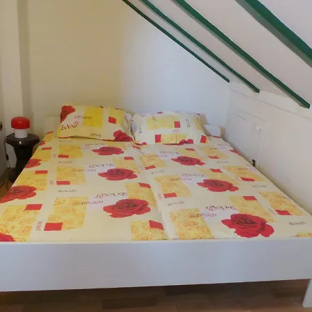 Appartement 1 *