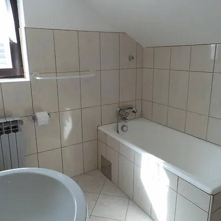 1 Apartment *